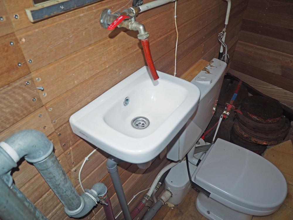 Cabin en avant, H&eacute;bergements